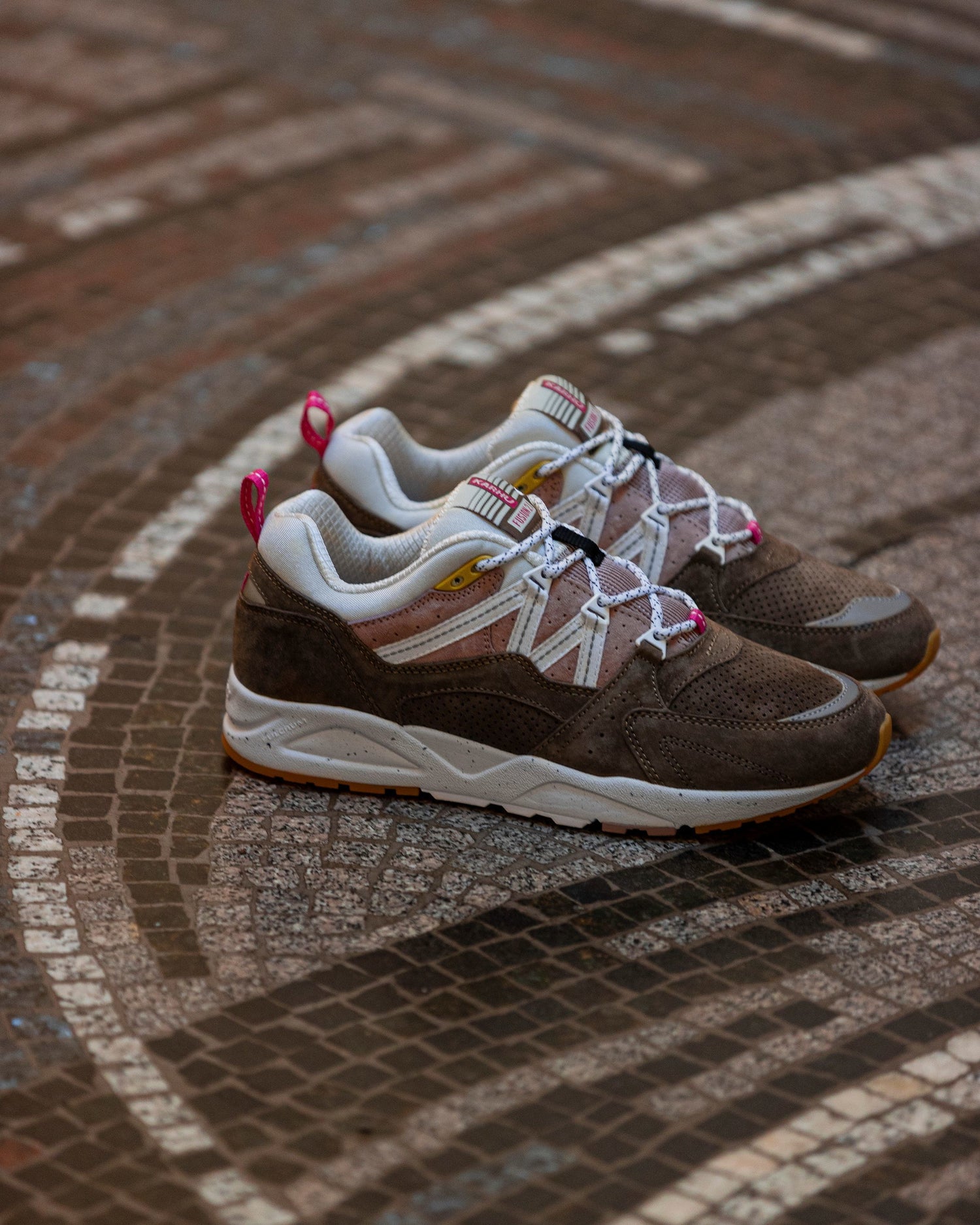 Fusion 2.0 Walnut / Bright White shoes_featured_02