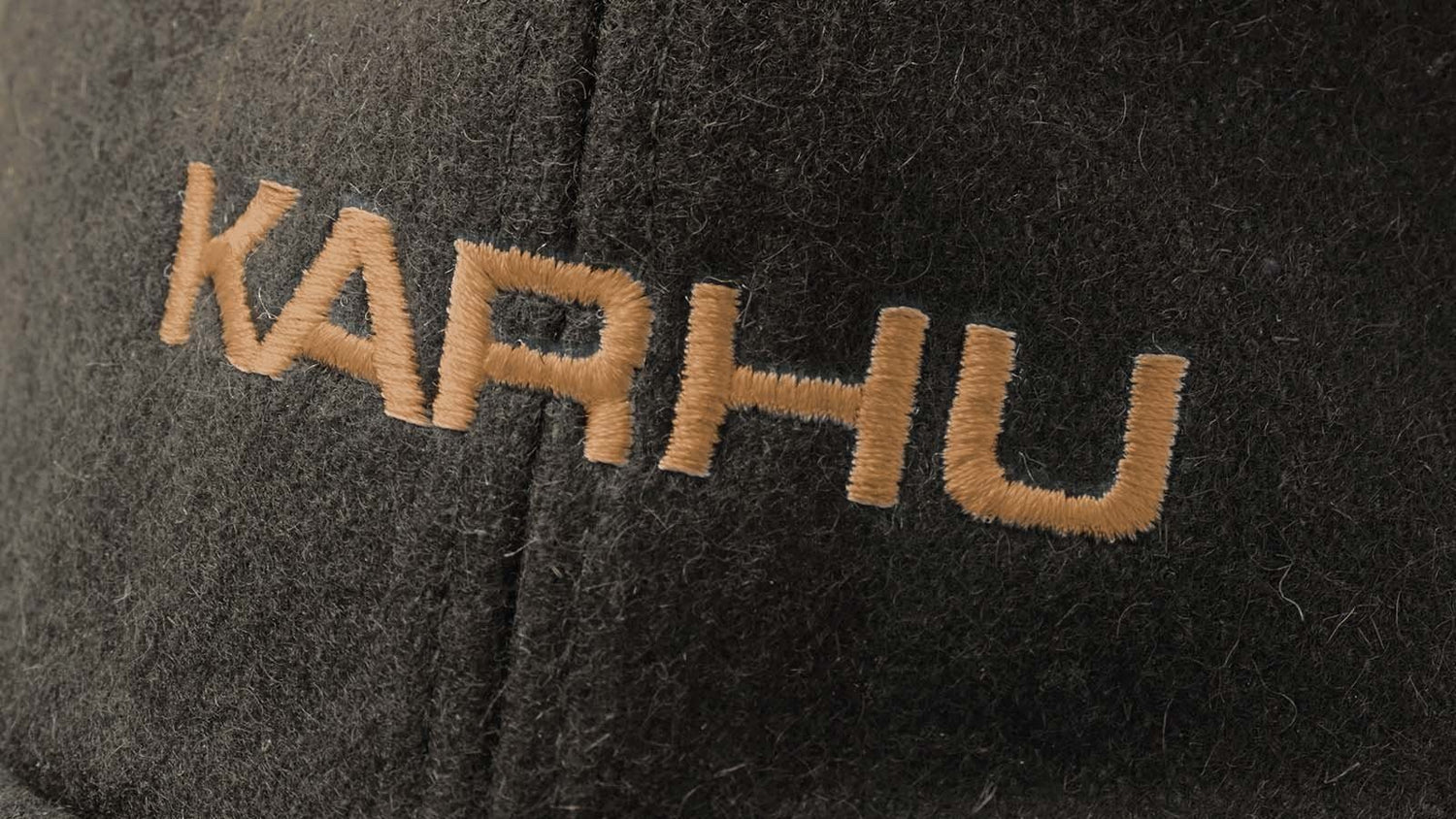 Karhu logo cap - dark olive / brown sugar