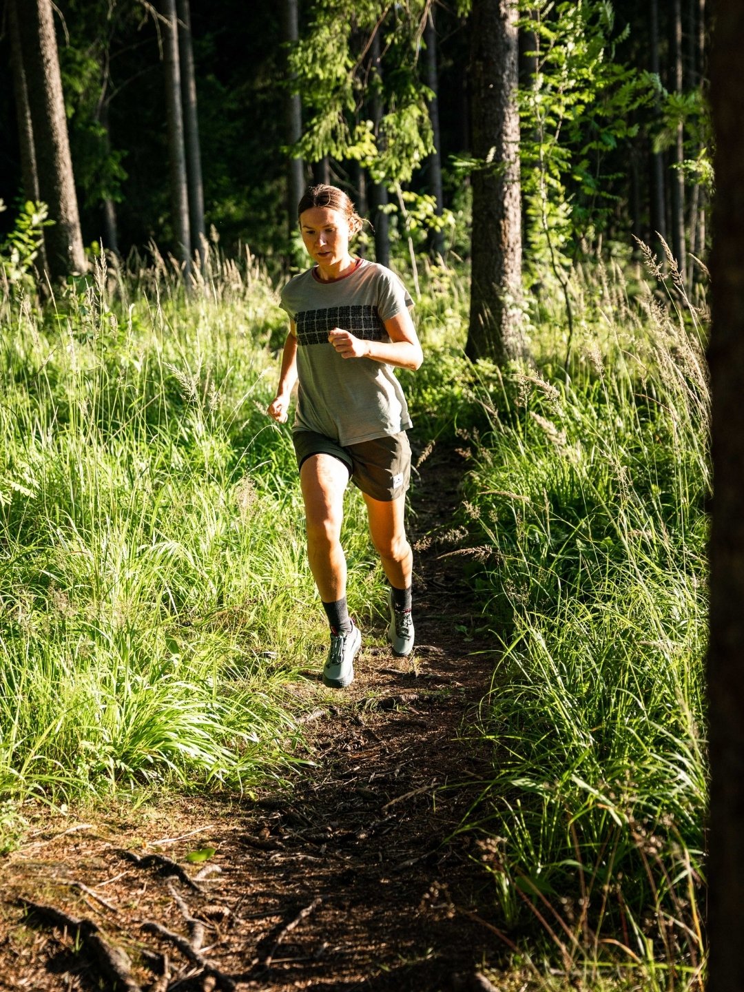 Women's KARHU Ikoni Trail running in national park